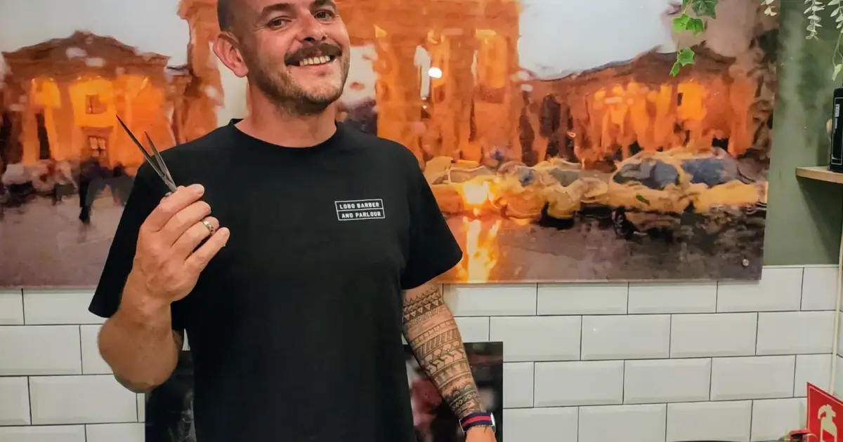 The British barber who travelled half way round the world to live his “endless summer of wine and roses” in Mallorca