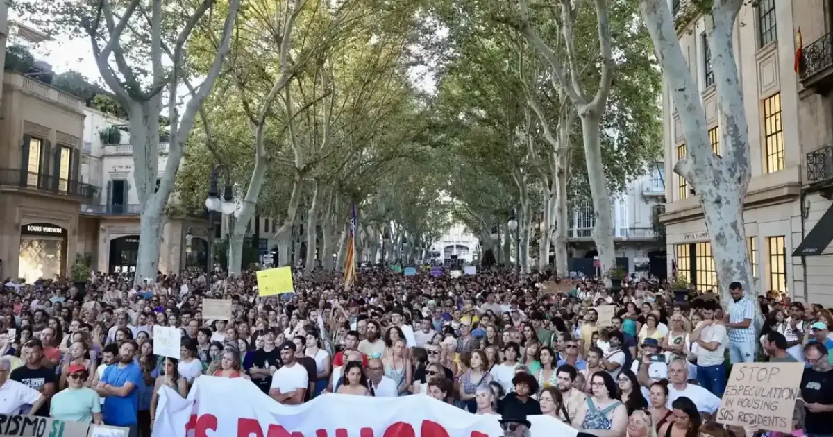 Another anti-tourism demonstration in Mallorca this weekend with a Palma human chain