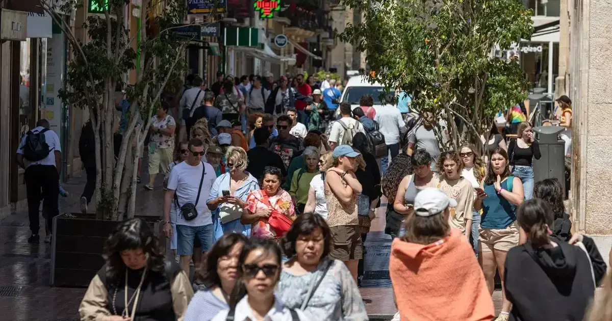 Hundreds expected for Palma human chain protest over Mallorca overcrowding on Saturday