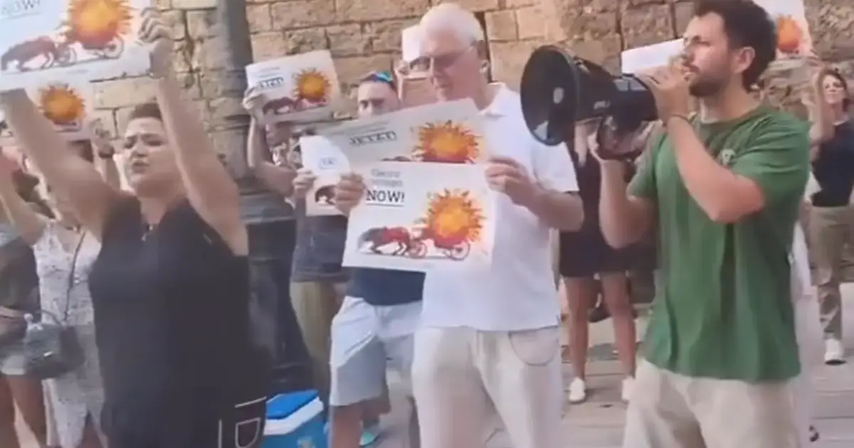 Prince Harry ex joins Mallorca protest calling for an end to horse-drawn carriages in Palma
