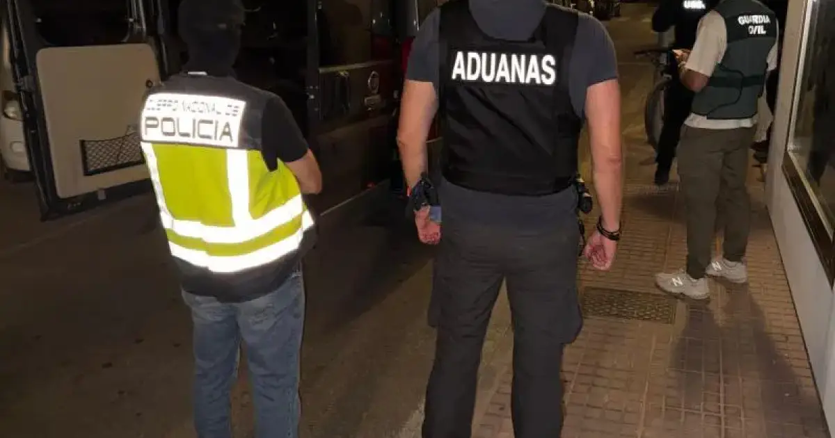 Criminal gang specialising in cocaine trafficking through Mallorca using vehicles with hidden compartments dismantled