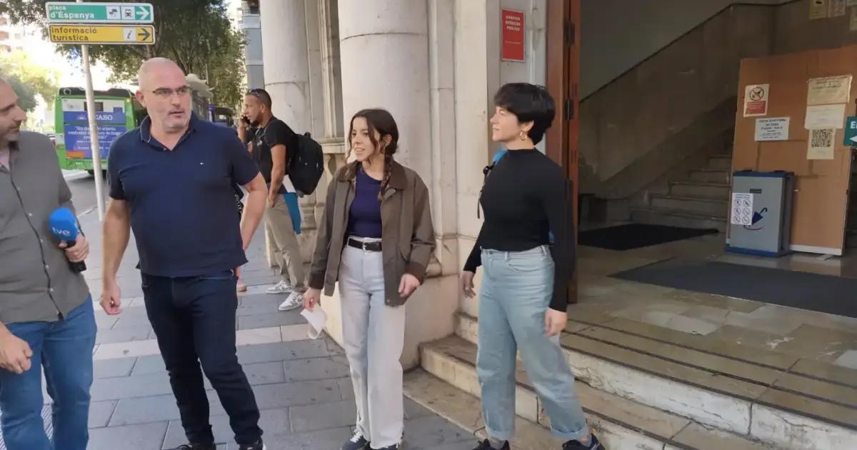 Women arrested for graffiti on estate agency offices in Mallorca say they were coerced by the Guardia Civil