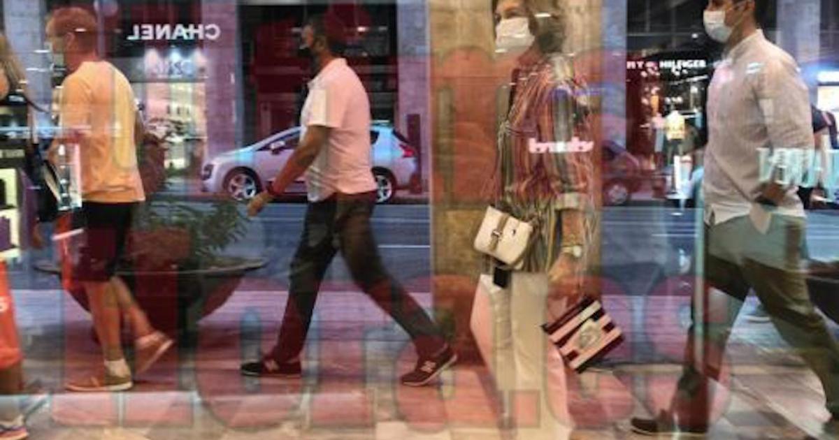Queen Sofía goes shopping