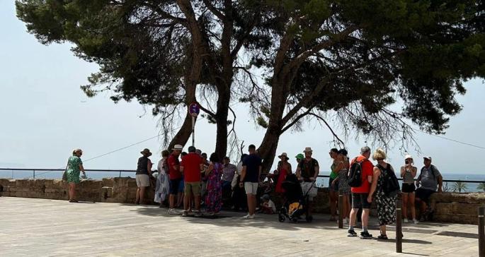 Tourists seeking shade in Palma, Mallorca