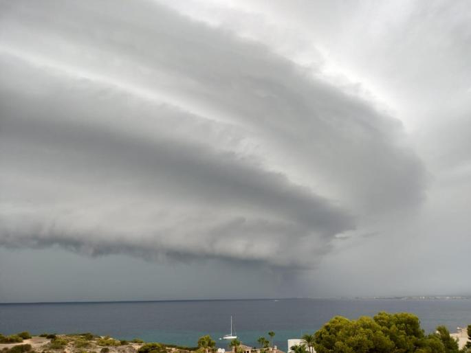 Cloud formation that marked the arrival of the storm in Mallorca on August 27